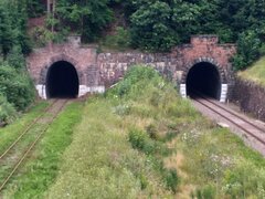 Dwa.... tunele to tak jak...