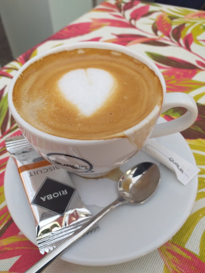 Może kawkę do łóżeczka... - DarMaj71