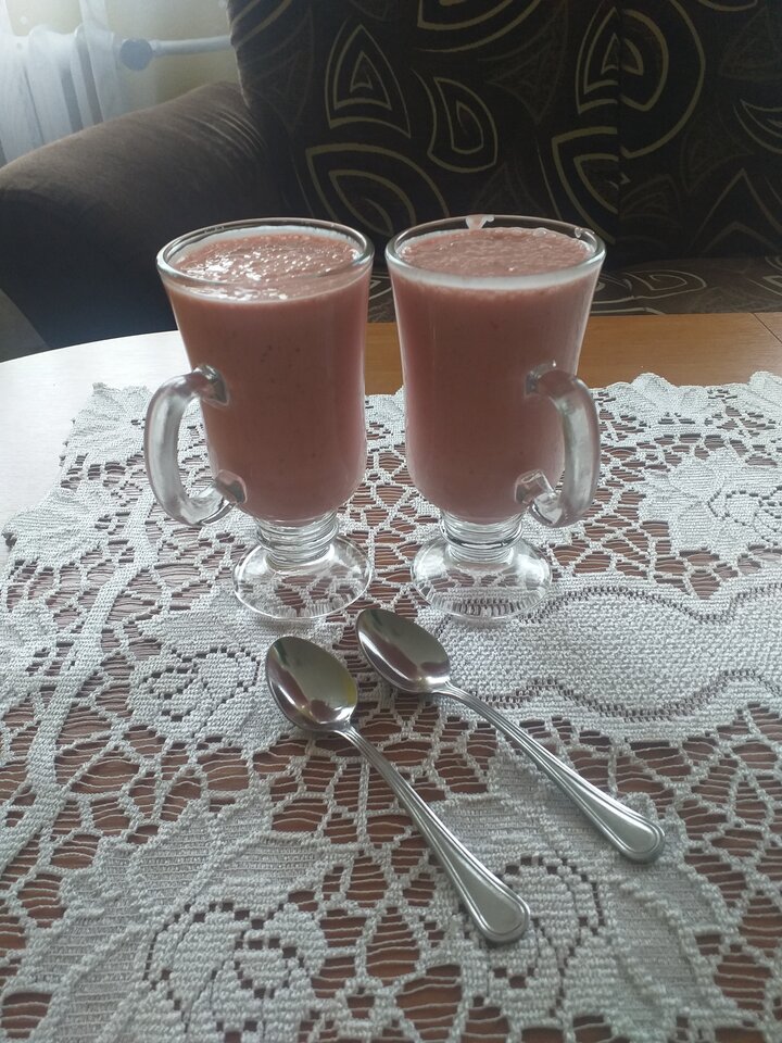 Spijałbym... truskaweczki z Twoich ust i ... - DarMaj71