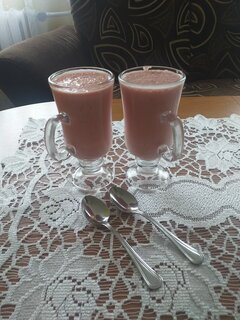 Spijałbym... truskaweczki z Twoich ust i ...