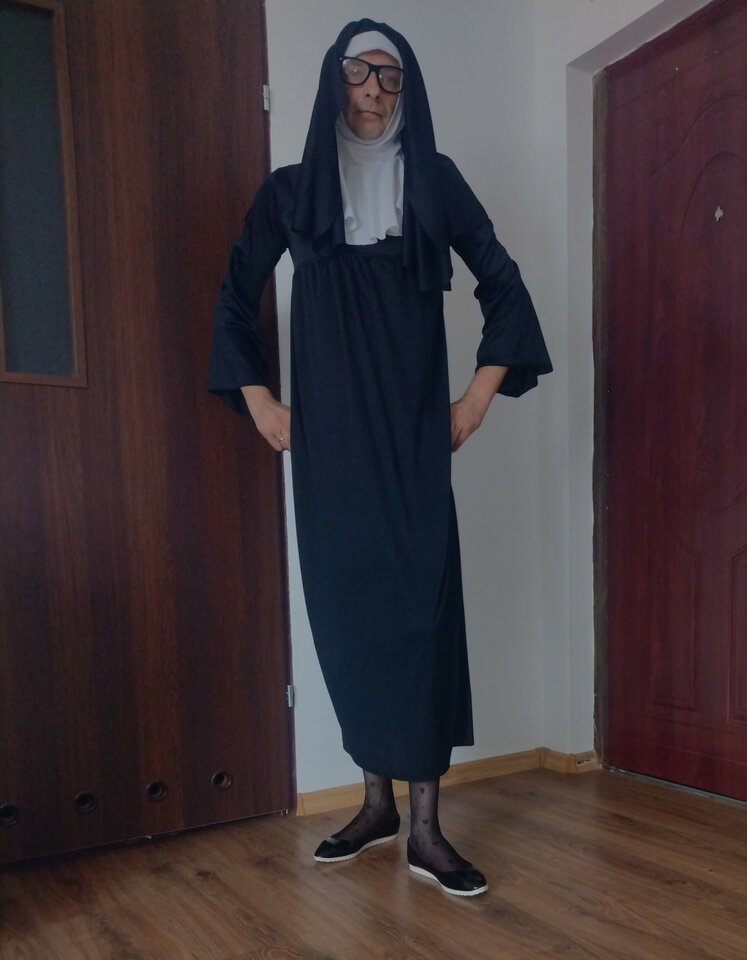 Ktoś ma ochotę na zakonnicę? 😁 - MajkaTVCD