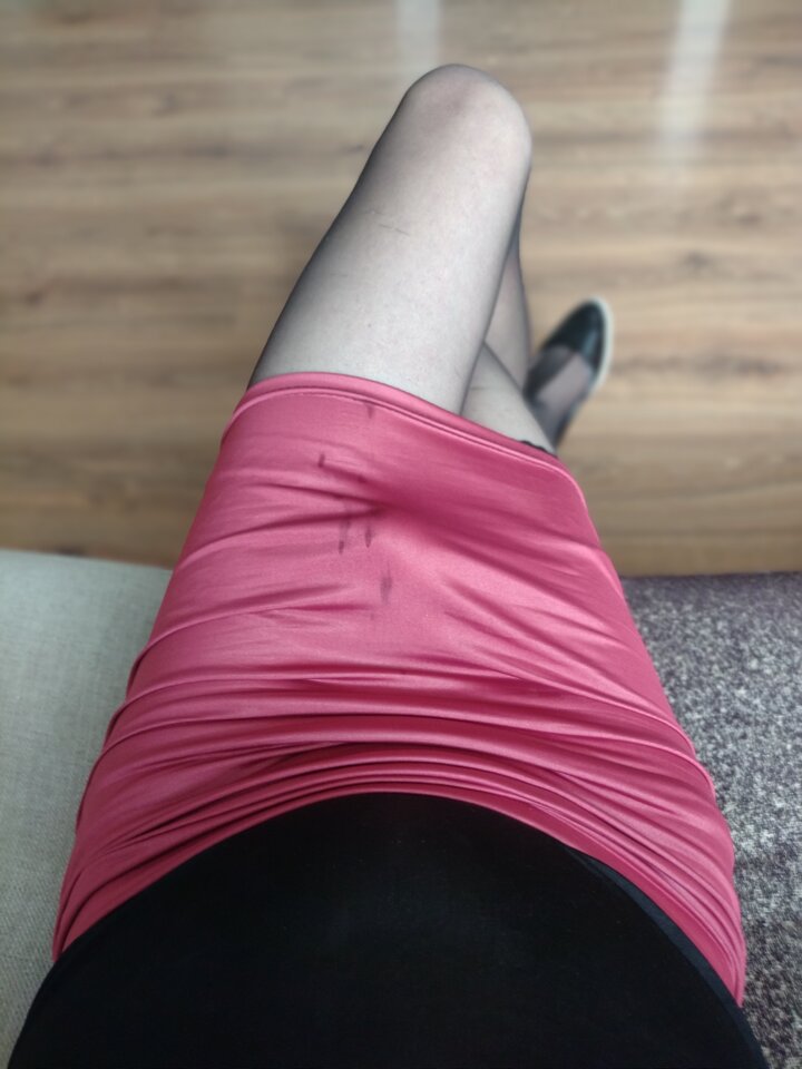 Ojj, co tam spod spódniczki prześwituje?! - MajkaTVCD