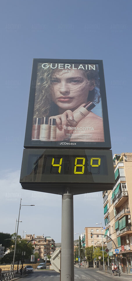 Jest chłodno  ale w kinie - Adminki