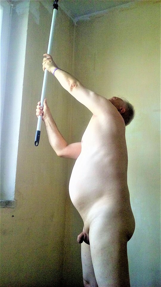 SissyBoy cwelik na golaska maluje pokój 10.08.2023 g.12.39.jpg - Wawa48