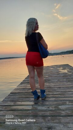 myslisz ze mam majtki  czy jestem bez?