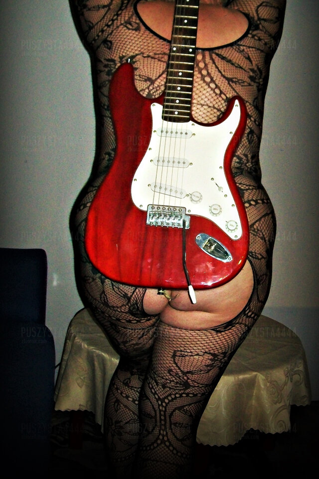 Czerwona gitara - Puszysta4444