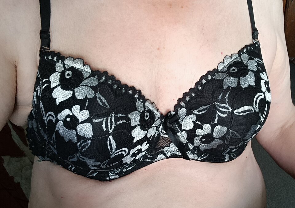 Bardzo lubię ten stanik nosić... 👄 - Gregorja