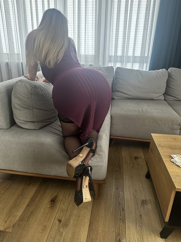 BACA50F8-AEBD-4FE1-BE55-FF4ADCE07EA1.jpeg - RealHotCouple