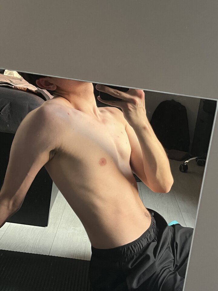 streching my chest - carlovenetti