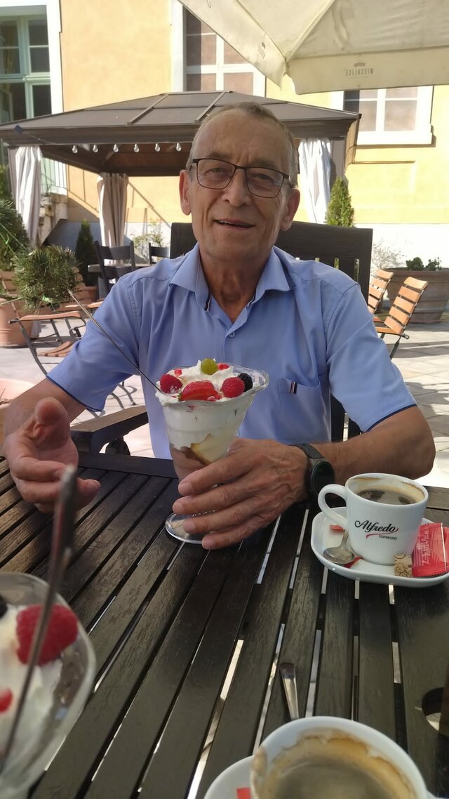 Miecio64