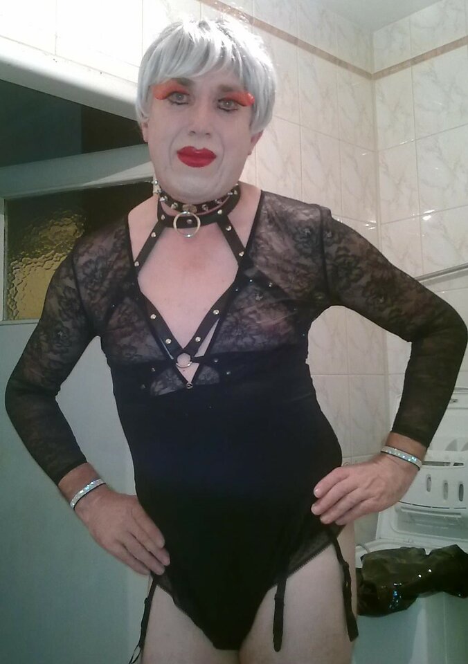 Uwielbiam być zdominowana i posłuszna kutasowi. - szmineczkatrans