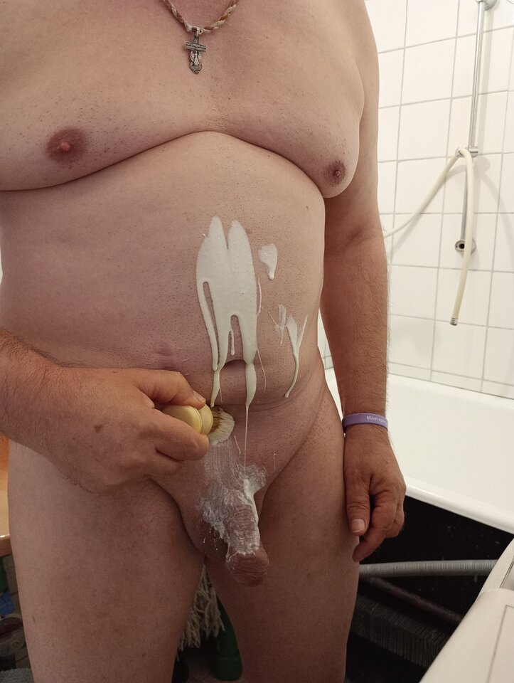 SissyBoy cwelik nakłada balsam do golenia na ciałko 16.09.2023 - Wawa48