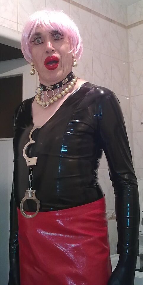 Uwielbiam sex-bdsm jako zniewolona, oddana suka😍 - szmineczkatrans