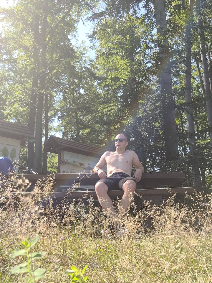 Na łonie natury to się dobrze... Odpoczywa :) - mavek5