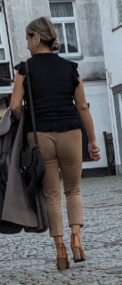 Podglądana, obca Pani o super kształtach🤗