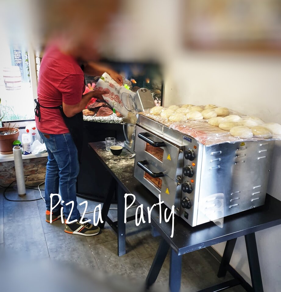 Pizza Party 🍕🍕🍕 - serialowapara19782
