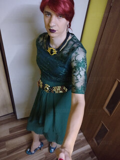 Green dress and gold accesories