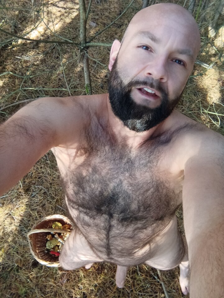 Niedzielny wypad na grzybki 😈 - wlochaty85dojrzalej