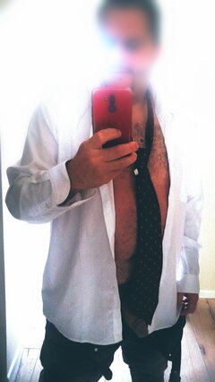 Chyba krawat za krótki... 