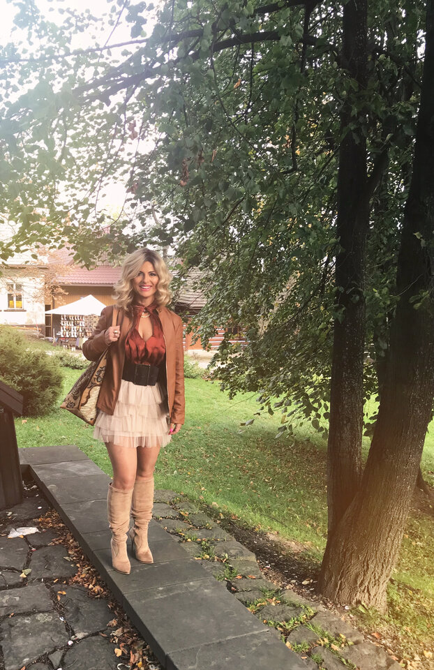 1229581C-F875-4403-A29E-9664A8B02095.jpeg - LadyLaura44