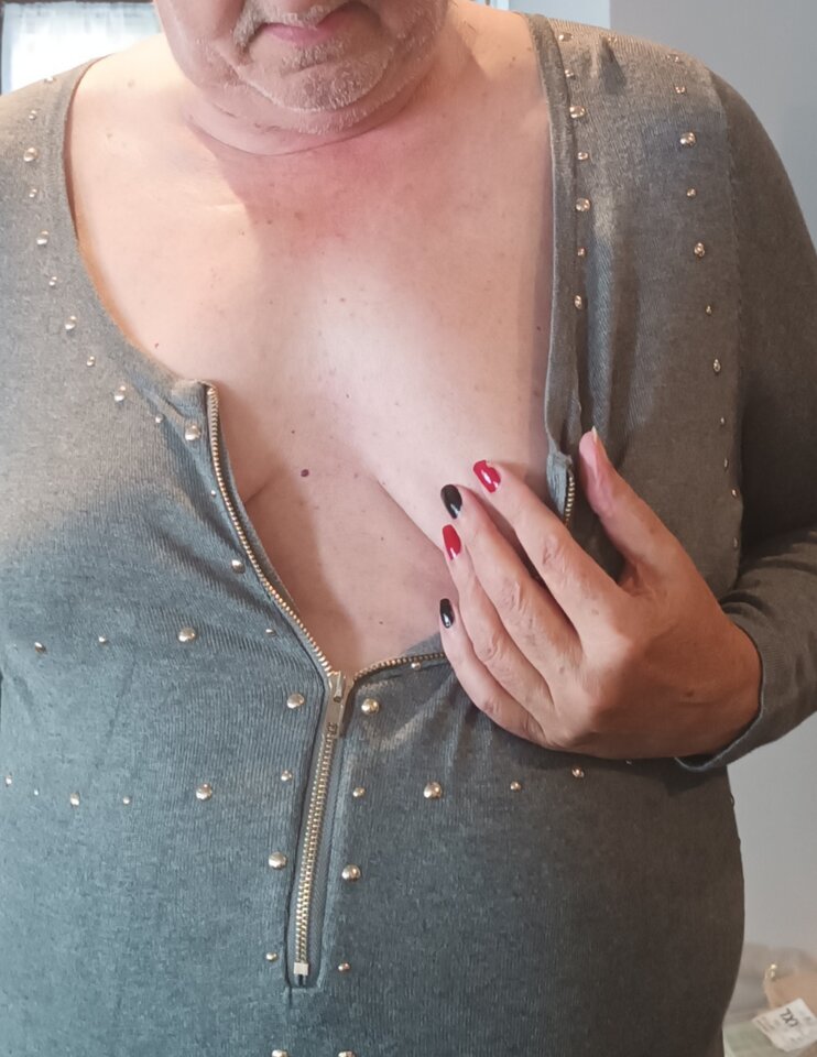 Lepiej bez stanika.... ❓🔥😍 - Gregorja