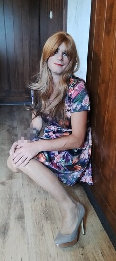 Nowa sukienka i wysokie szpilki . Udane zakupy