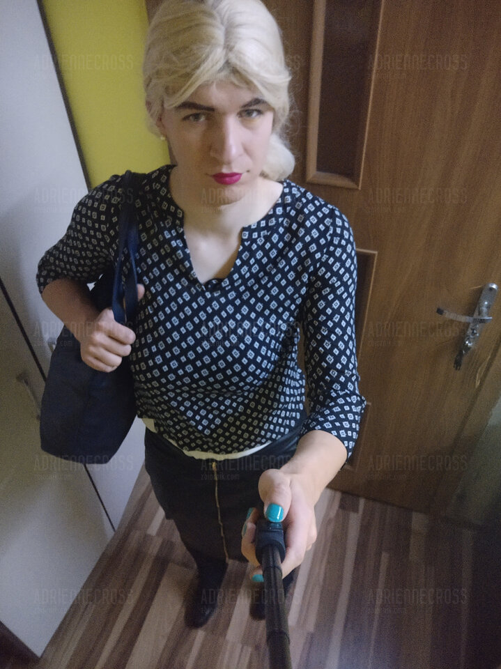 Blondi podoba się ? - Adriennecross