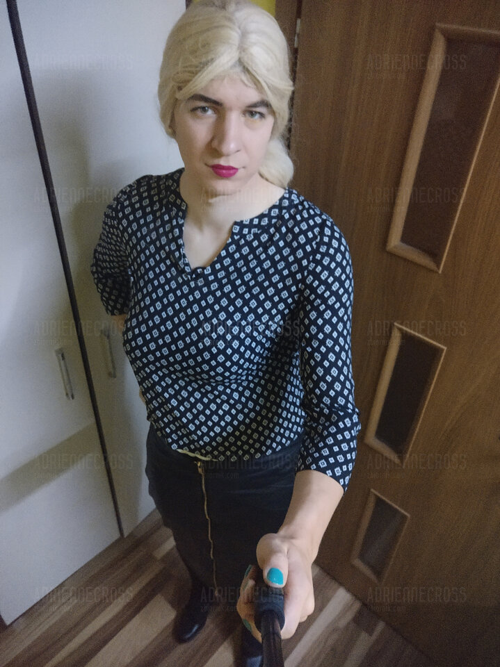 Pierwsza miłość do blondu wróciła podoba się ? - Adriennecross