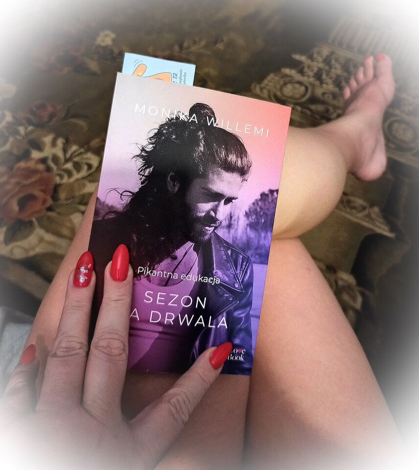 PSX_20231026_200338.jpg - WhiteWoman