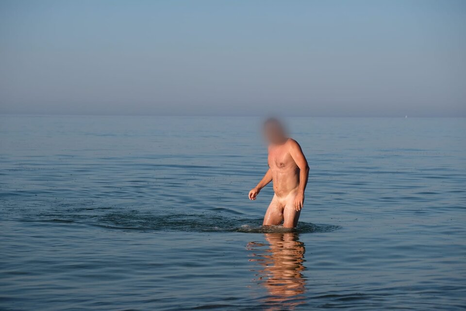 Point Blur_Nov122023_142224.jpg - DV8__UK