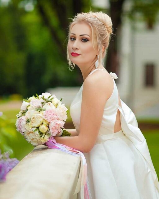 rzucam bukiet za siebie, kto łapie?:)) - Tv_Krystyna