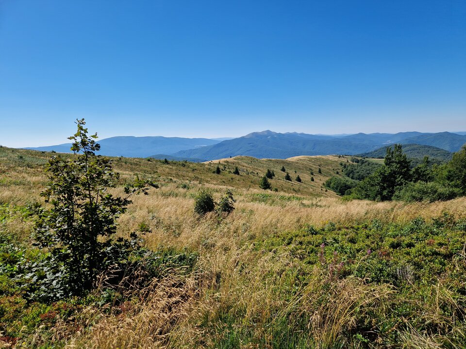 Bieszczady z pięknym odcieniem nieba 😎 - Gaban43