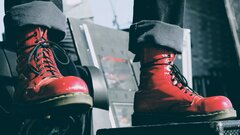 _70680801_martens.red.get~2.jpg
