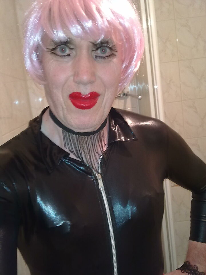 Suka-trans wyszminkowała usta na czerwono dla KUTASA💋 - szmineczkatrans