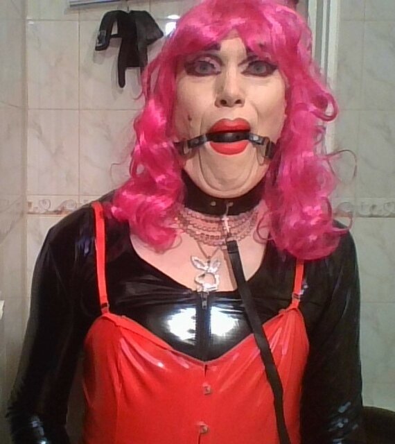 Kocham zniewolenie, służbę, oraz knebel z kutasa w ustach😍 - szmineczkatrans