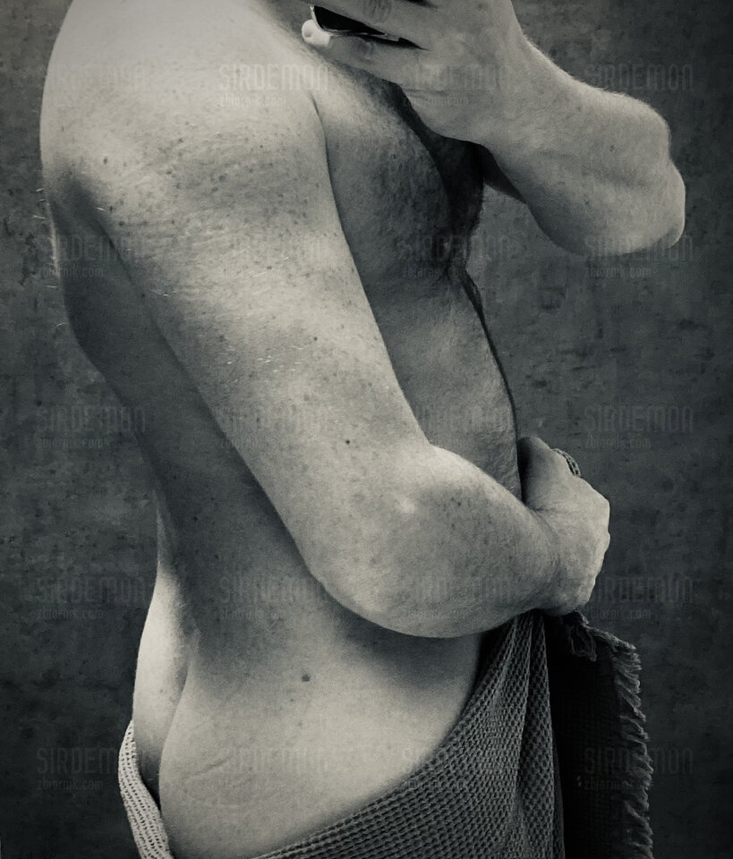 PretendToBeAModel.jpeg - sirdemon