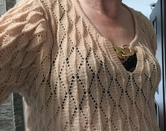 W  nowym swetrze z dekoltem.... 👄😎👍