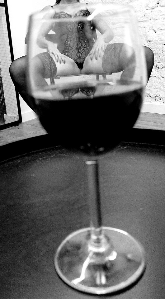 Czerwone Primitivo i Ideał w czerni... - JokerQueenXXX