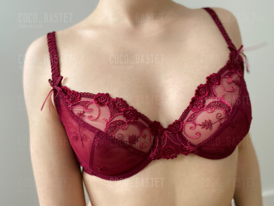 Czerwony staniczek - Coco_Bastet