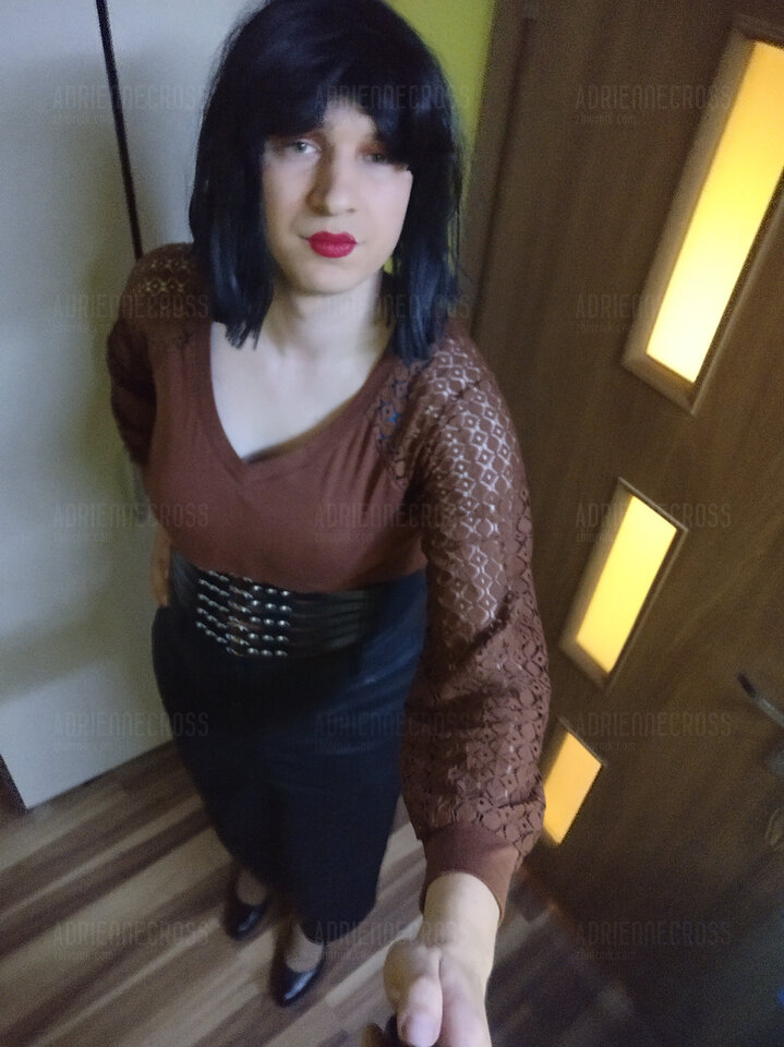 W długiej spódnicy - Adriennecross