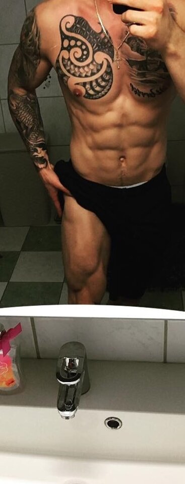 14099730_555052418014935_1281042592_n.jpg - baaadbooooy