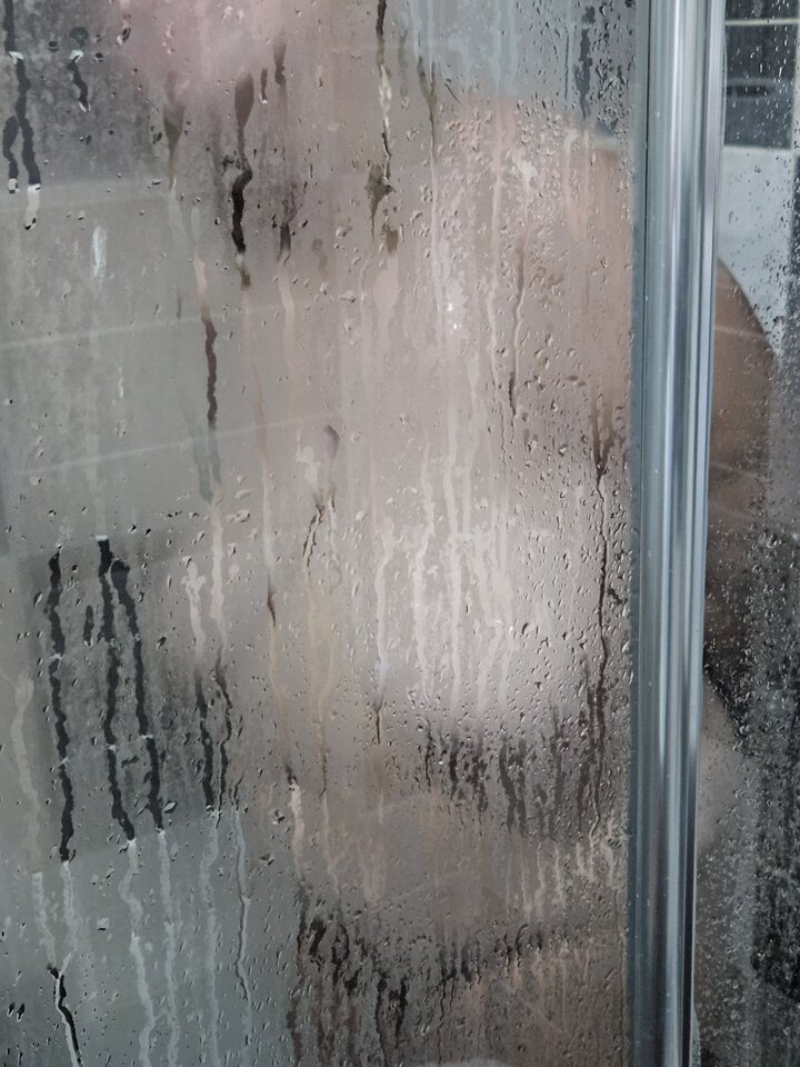 Pod prysznicem - ONAzNIM80