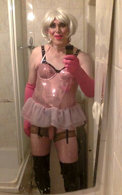 Suka gotowa do ruchania i obciągania KUTASA z połykiem 😘