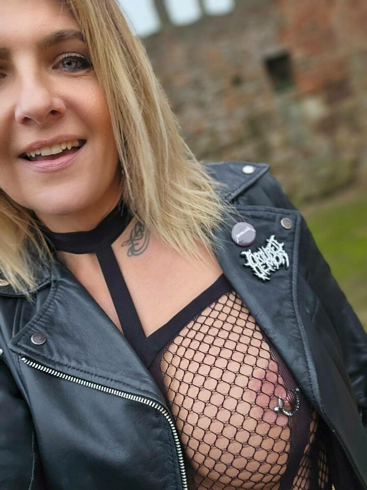 signal-2024-10-07-07-04-55-560-3.jpg - metalcfcouple