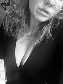 Praca, pracą ale domówka bez ludzi się nie odbędzie 🤣