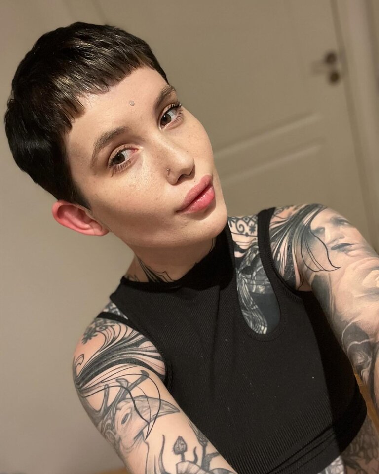 1B82E528-6D5E-4B75-8CD5-B2AF5AC8C192.jpeg - Devaux