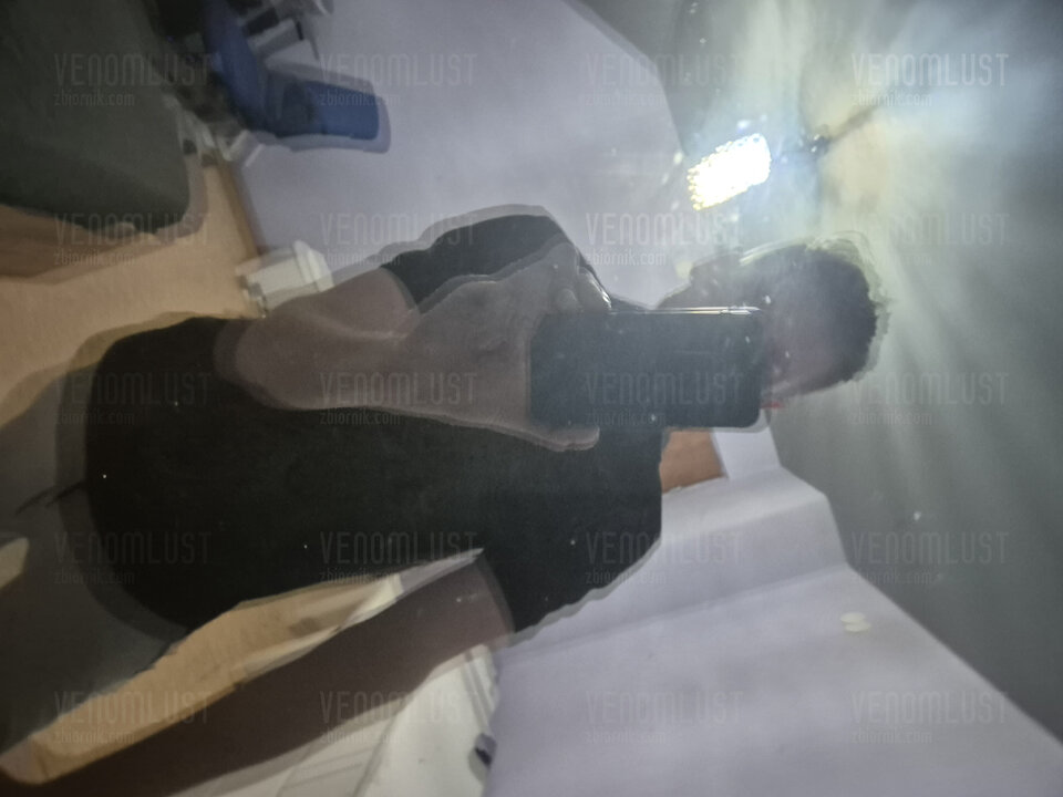 odbicie w oknie  - VenomLust