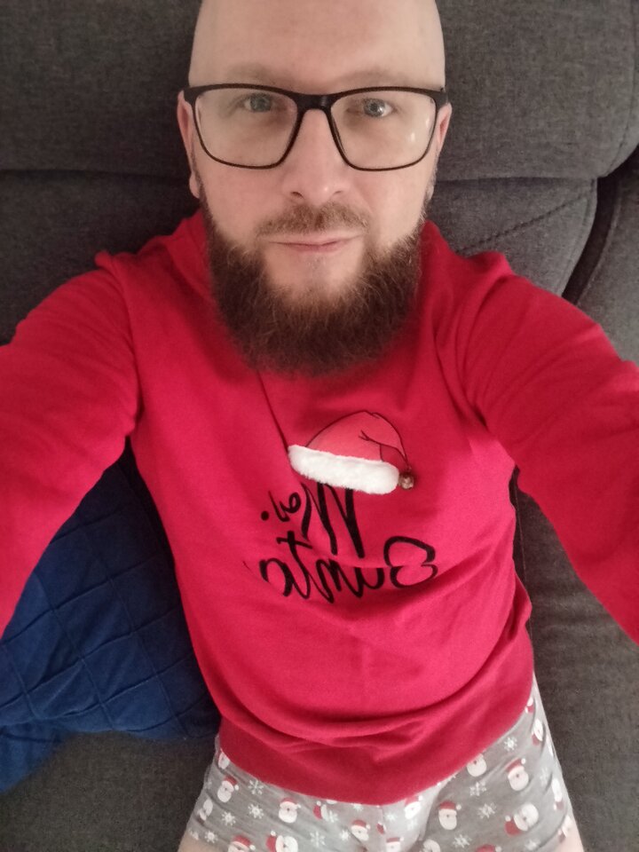 1000011352.jpg - Bored__