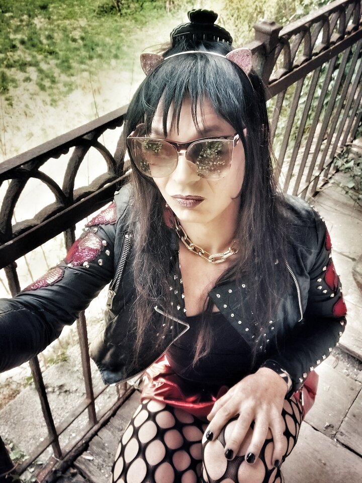 Wstęp wzbroniony - HARDCORELLA69