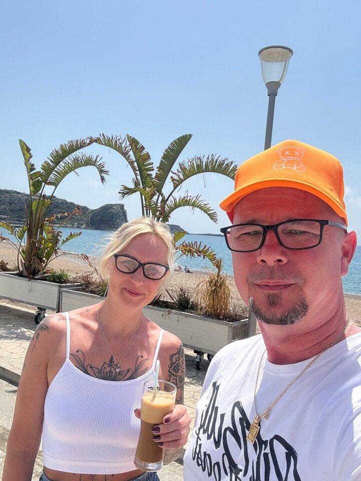 FB_IMG_1777385479702.jpg - HotAgnesandMrJ